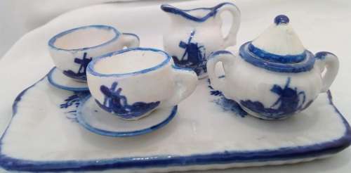 Miniature tea set - Delft style
