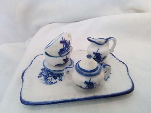 Miniature tea set - Delft style