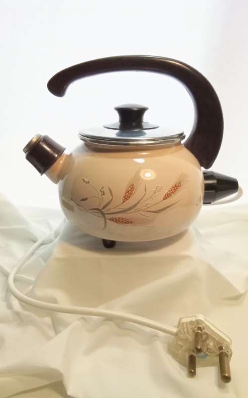 Cute vintage electric enamel whistling kettle