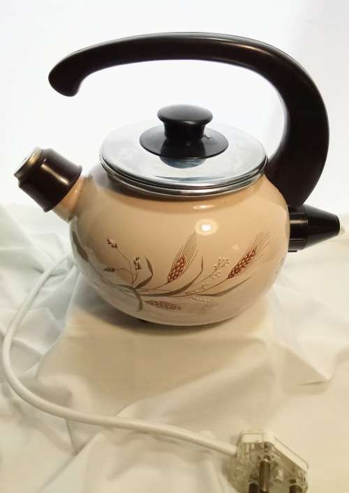 Cute vintage electric enamel whistling kettle