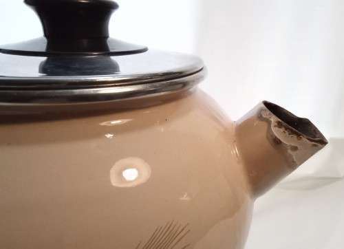 Cute vintage electric enamel whistling kettle