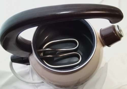 Cute vintage electric enamel whistling kettle