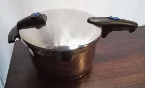 Fissler 8L stove top pressure cooker