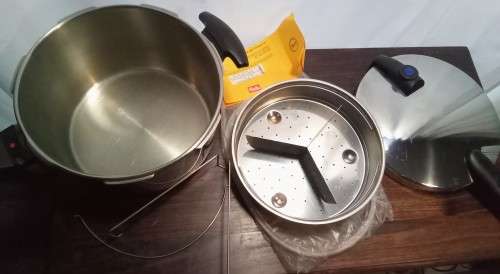 Fissler 8L stove top pressure cooker