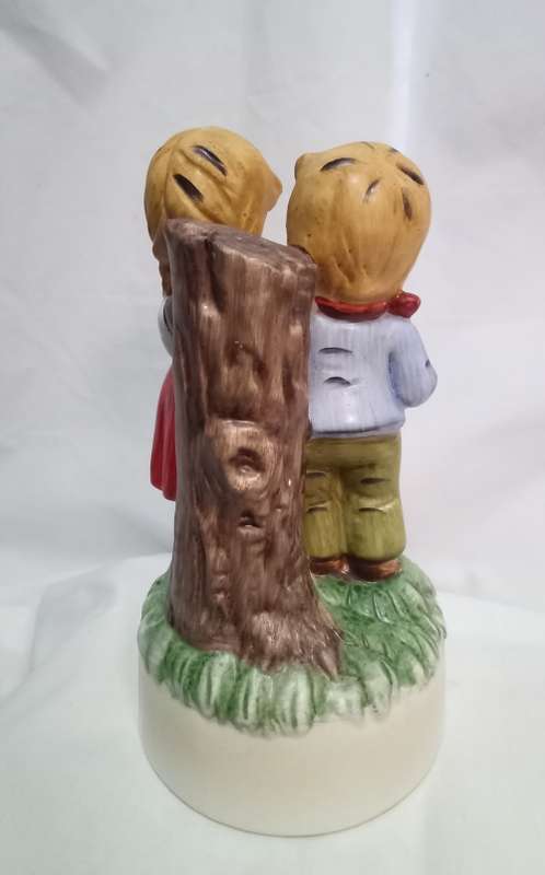 Very pretty vintage girl & boy figurine
