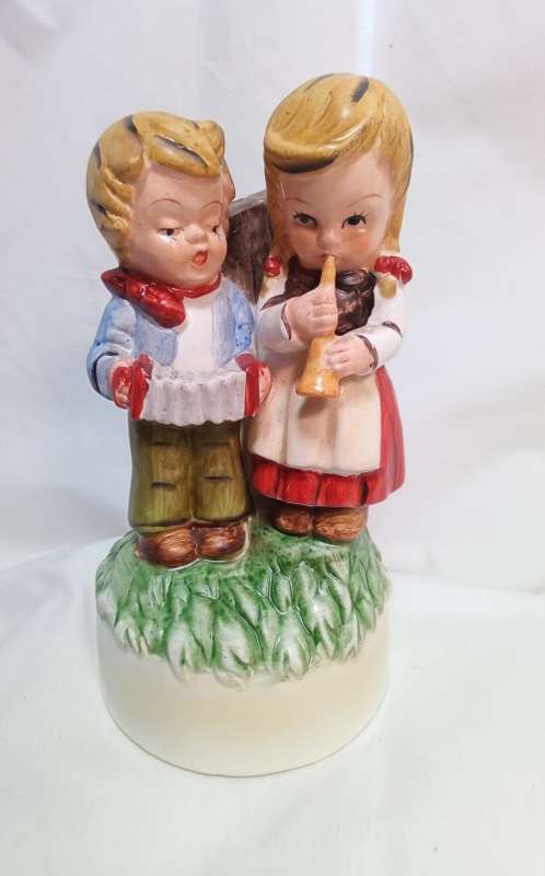 Very pretty vintage girl & boy figurine