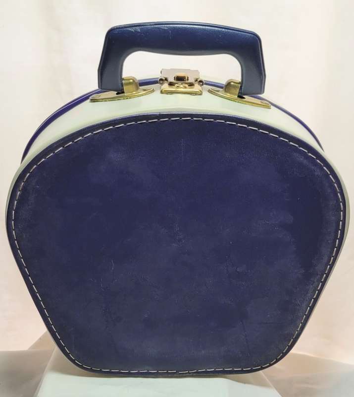 Pretty vintage vanity case