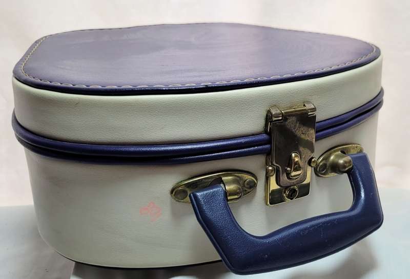 Pretty vintage vanity case