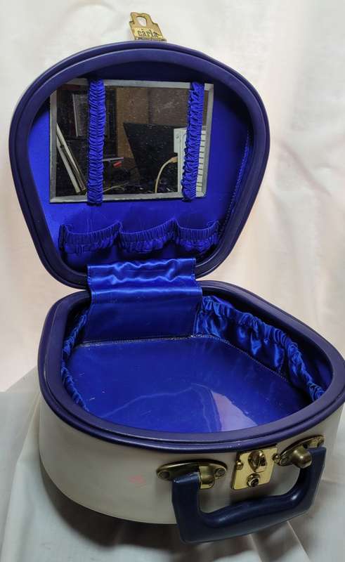 Pretty vintage vanity case