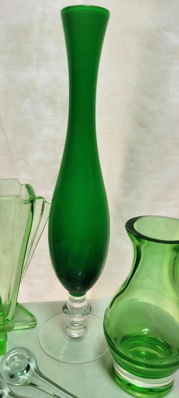 Lot of vintage glass items