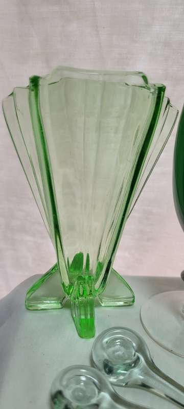 Lot of vintage glass items