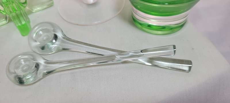 Lot of vintage glass items
