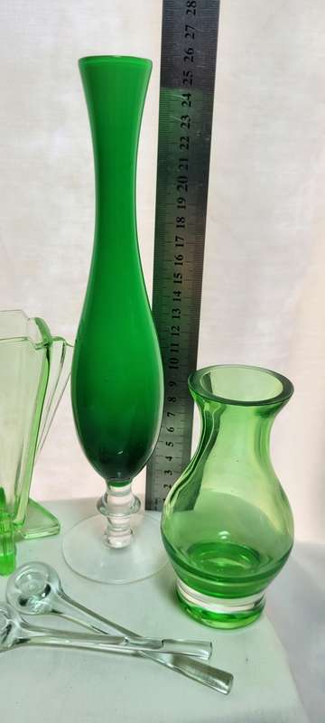 Lot of vintage glass items