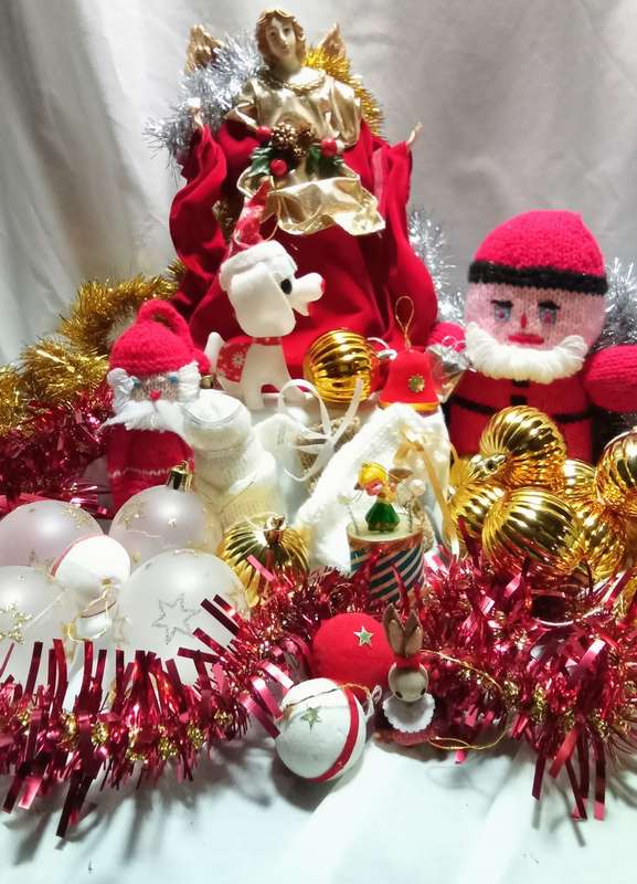 Christmas! A few vintage goodies in this lot!