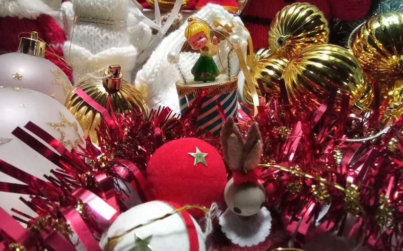 Christmas! A few vintage goodies in this lot!