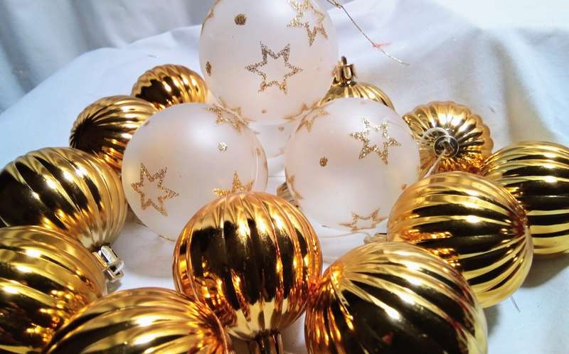 Christmas! A few vintage goodies in this lot!