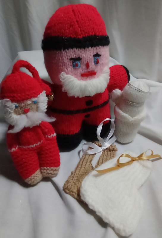 Christmas! A few vintage goodies in this lot!