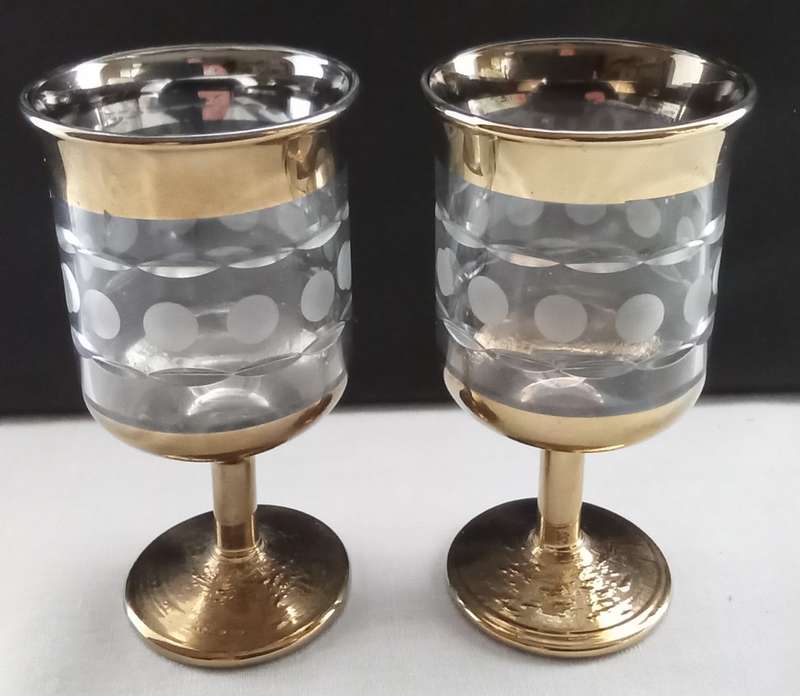 Lot of stunning vintage glasses