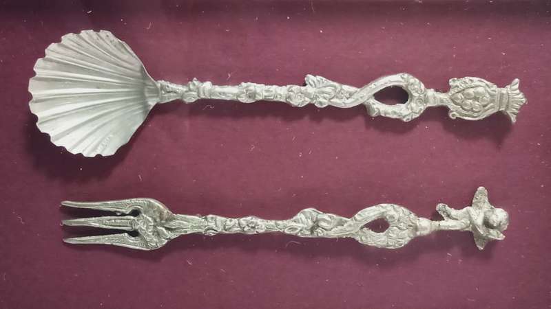 Beautiful boxed frame with pretty vintage fork and spoon