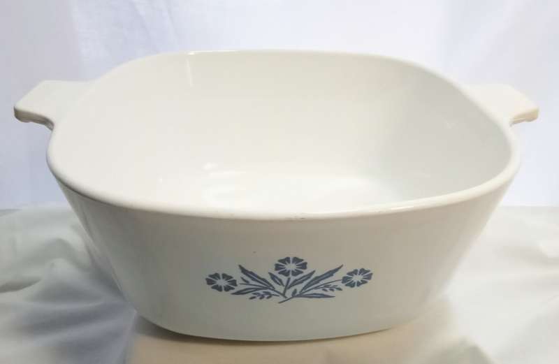 Vintage Corningware cornflower casserole - P2 1/2 B
