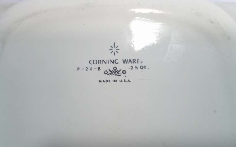 Vintage Corningware cornflower casserole - P2 1/2 B