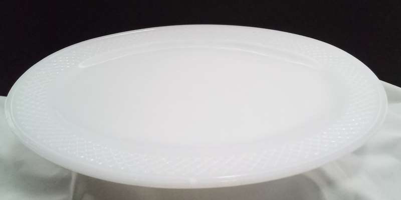 Beautiful Vintage Federal oval milk glass plate
