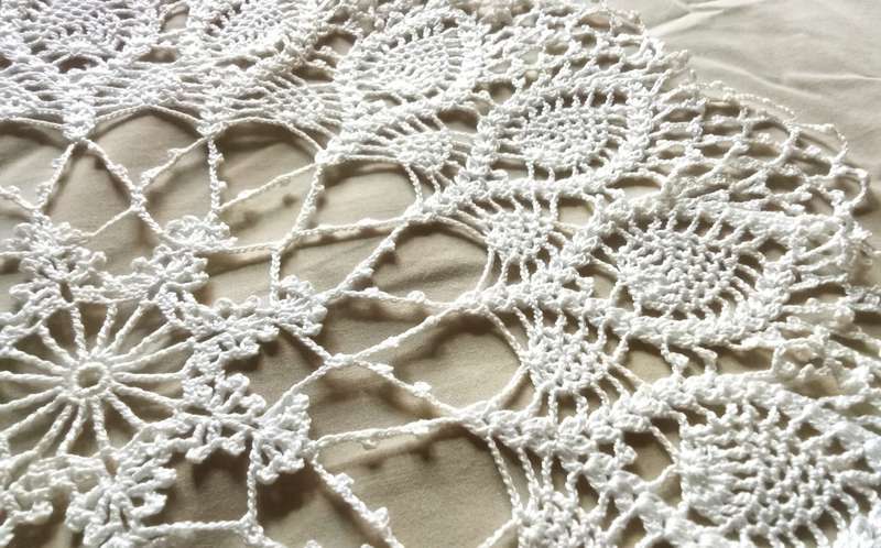 Gorgeous crocheted doily/small tablecloth - about 48cms across