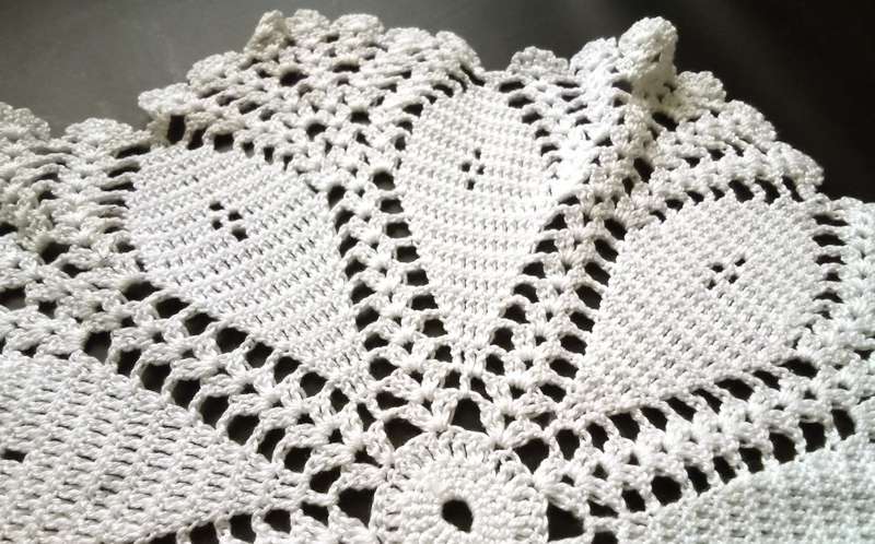 Gorgeous hand crocheted doily - about 30cms across