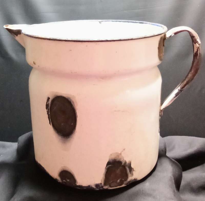 Lot of vintage enamel goods