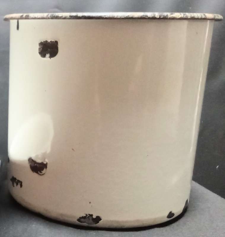 Lot of vintage enamel goods