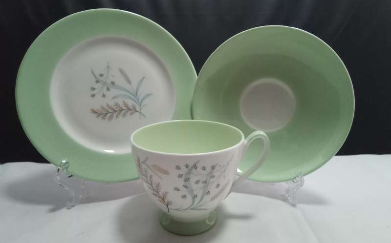 Beautiful green Queen Anne `Glade` trio