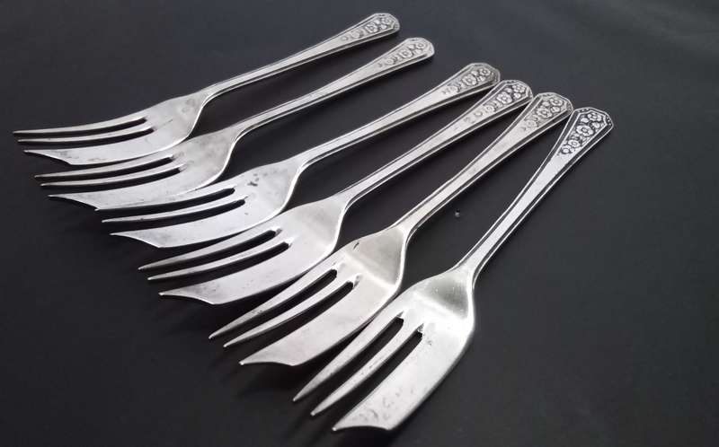Six pretty vintage EPNS cake forks