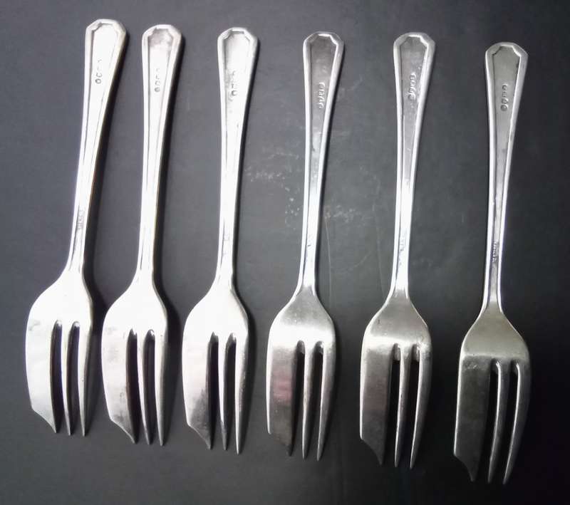 Six pretty vintage EPNS cake forks