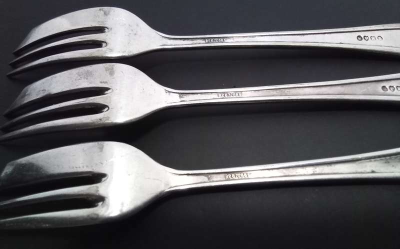 Six pretty vintage EPNS cake forks