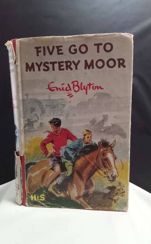 Five go to mystery moor - Enid Blyton 1967 edition