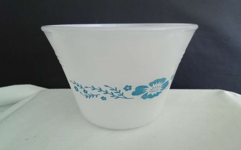 Vintage Termocrisa Mexico Milk Glass small bowl