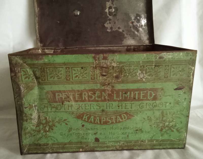 Antique Petersen `Echte Huis Apotheek` Tin