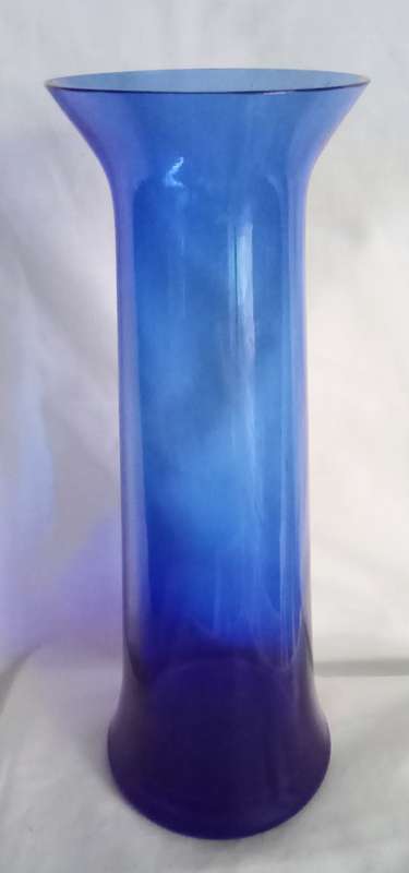 Lovely vintage cobalt blue vase