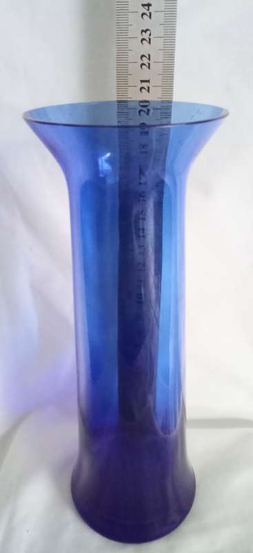 Lovely vintage cobalt blue vase