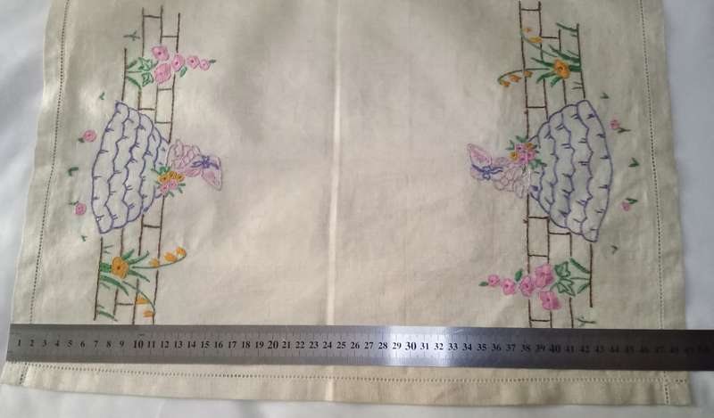 Beautiful embroidered vintage tray cloth cloth