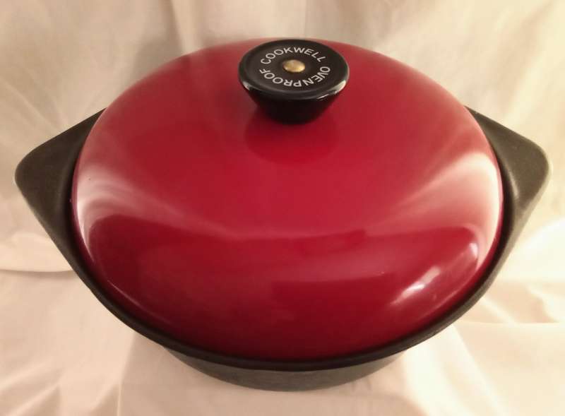 Lovely Cookwell nr.8 cast iron pot with red lid
