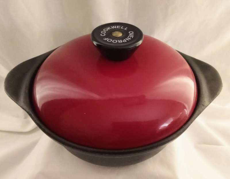 Lovely Cookwell nr.7 cast iron pot with red lid