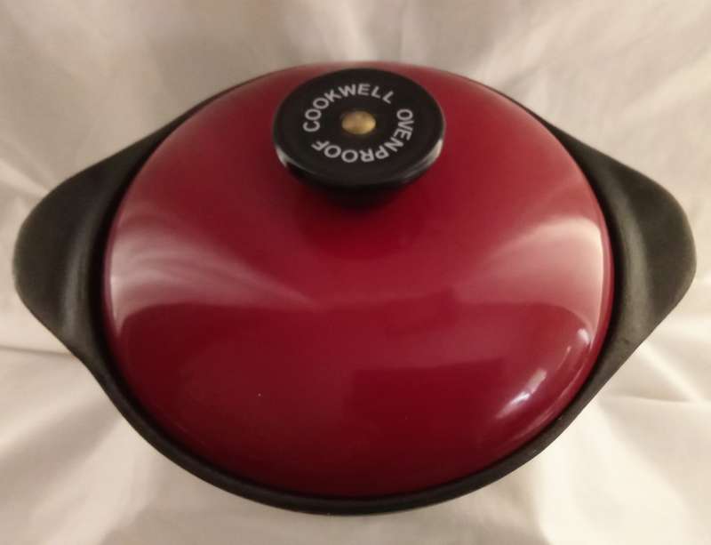 Lovely Cookwell nr.7 cast iron pot with red lid