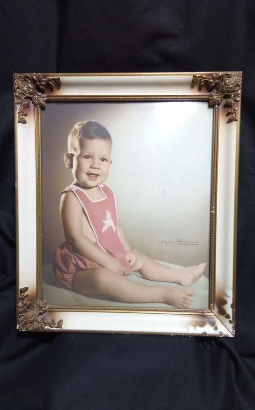 Beautiful Vintage frame with domed glas