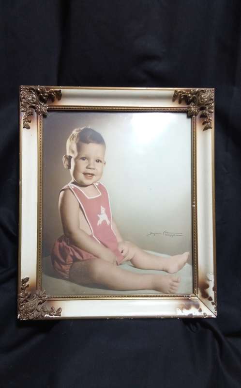 Beautiful Vintage frame with domed glas