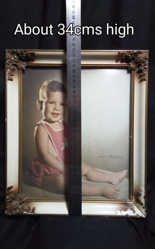 Beautiful Vintage frame with domed glas