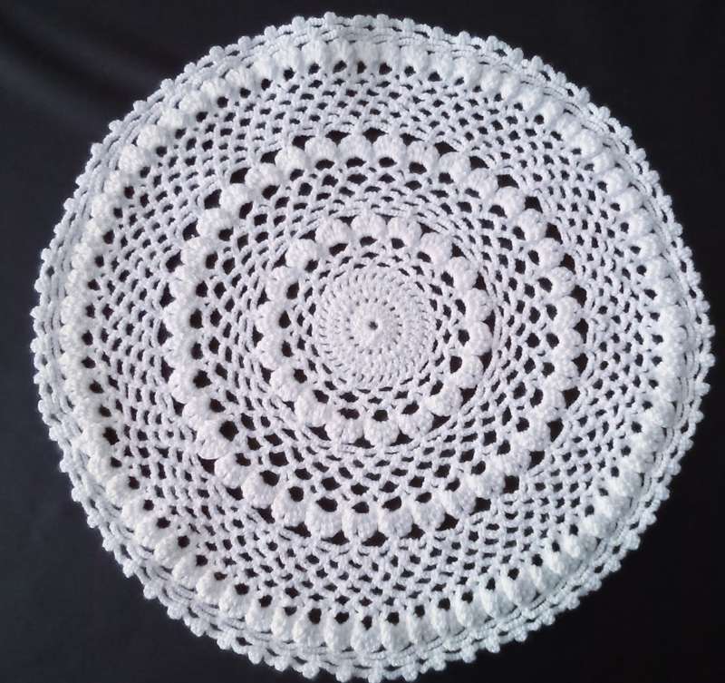 Stunning white crocheted doily - about 25cms across