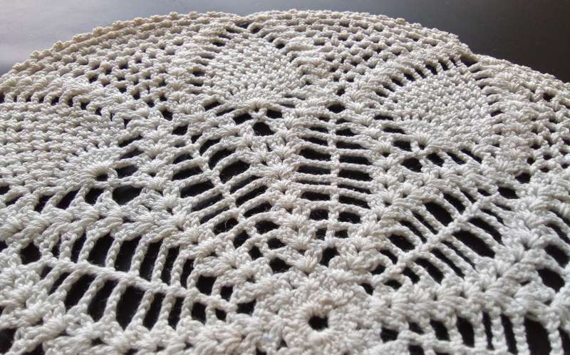 Lovely off-white crocheted doily - 26cms across