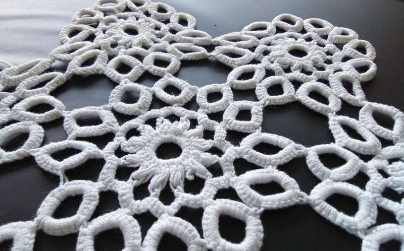 Lovely white crocheted doily - 30cms across