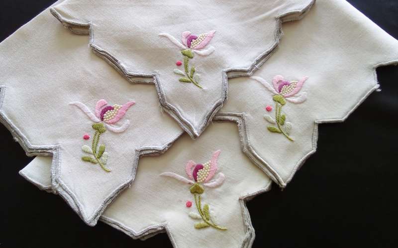 Four gorgeous vintage embroidered serviettes